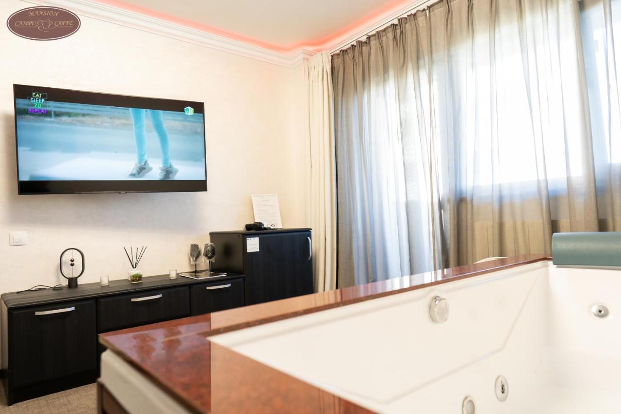Campus Caffe Mansion Hotel Bodzavásár Kültér fotó