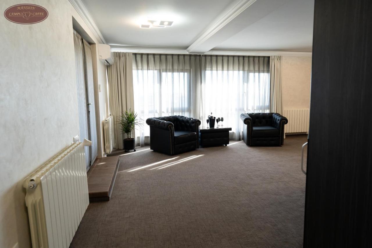 Campus Caffe Mansion Hotel Bodzavásár Kültér fotó