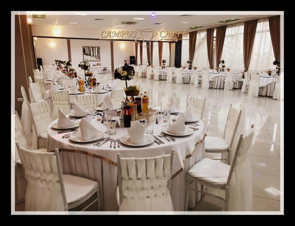 Campus Caffe Mansion Hotel Bodzavásár Kültér fotó