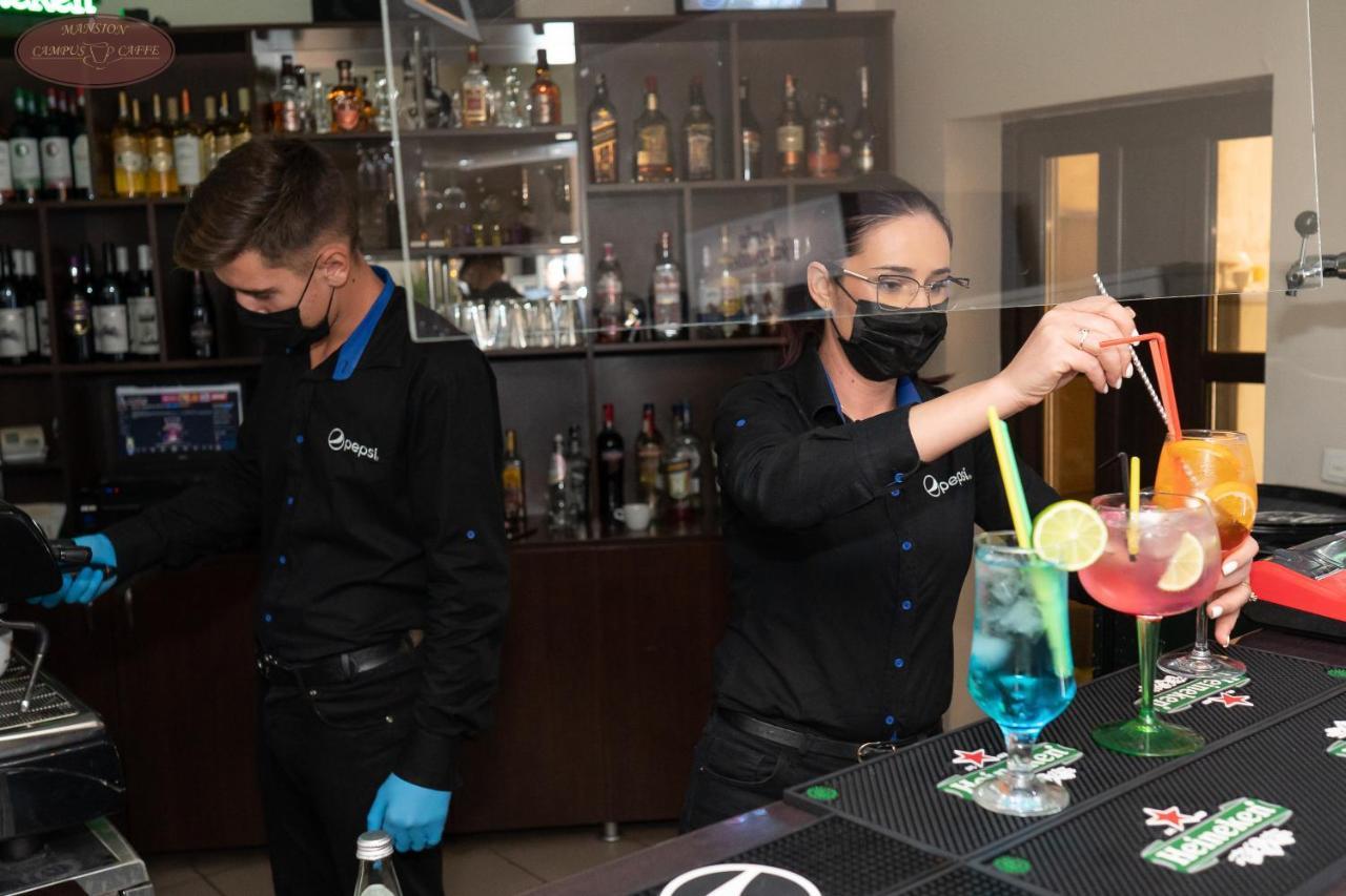 Campus Caffe Mansion Hotel Bodzavásár Kültér fotó