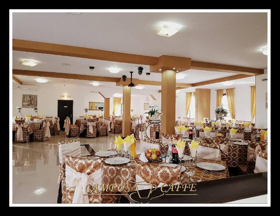 Campus Caffe Mansion Hotel Bodzavásár Kültér fotó