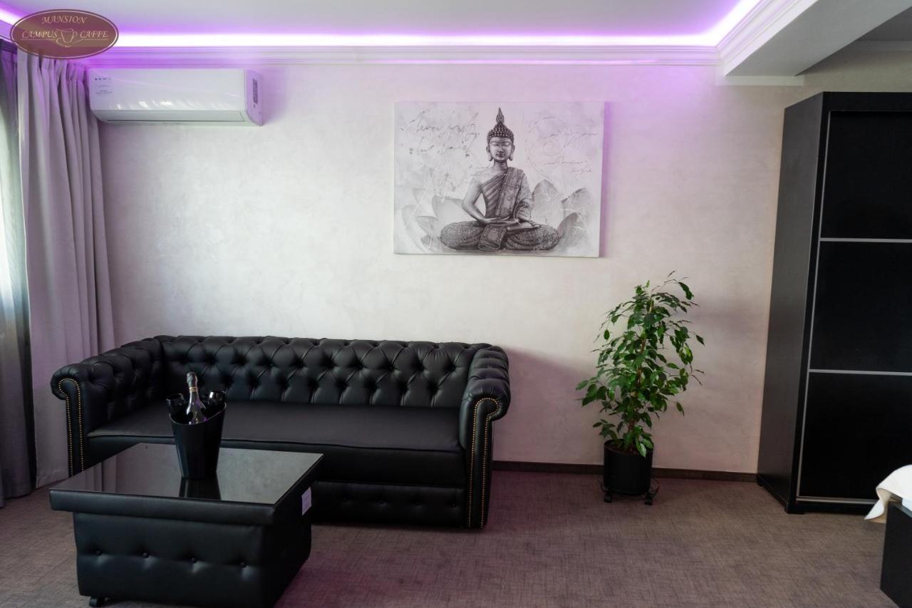 Campus Caffe Mansion Hotel Bodzavásár Kültér fotó