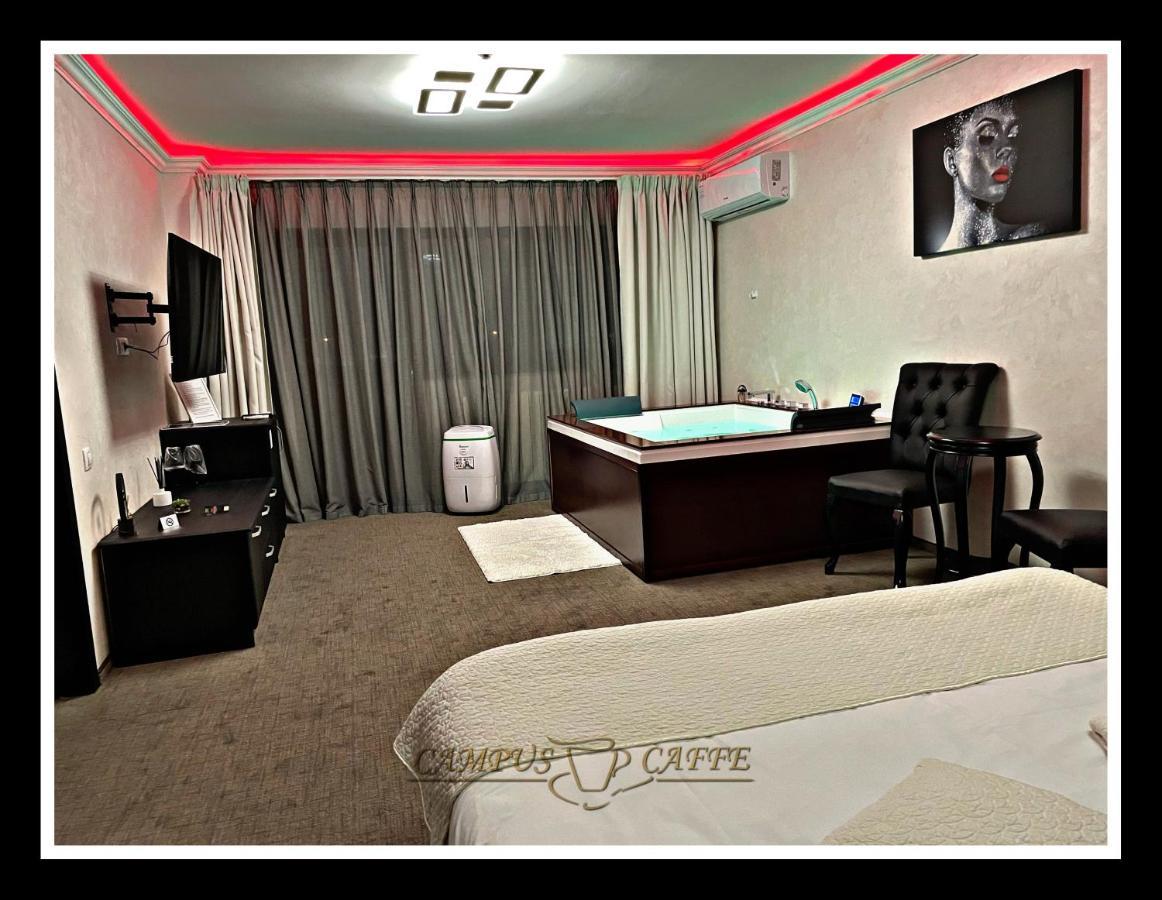 Campus Caffe Mansion Hotel Bodzavásár Kültér fotó