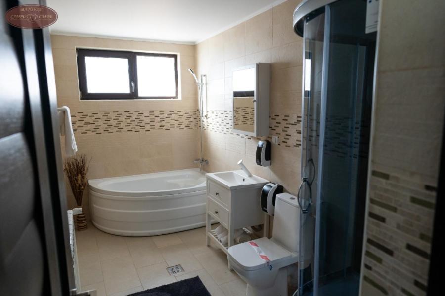 Campus Caffe Mansion Hotel Bodzavásár Kültér fotó